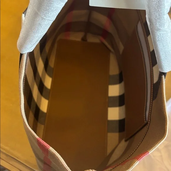 NWT Burberry Classic Checkered Canvas Tote - Picture 7 of 10